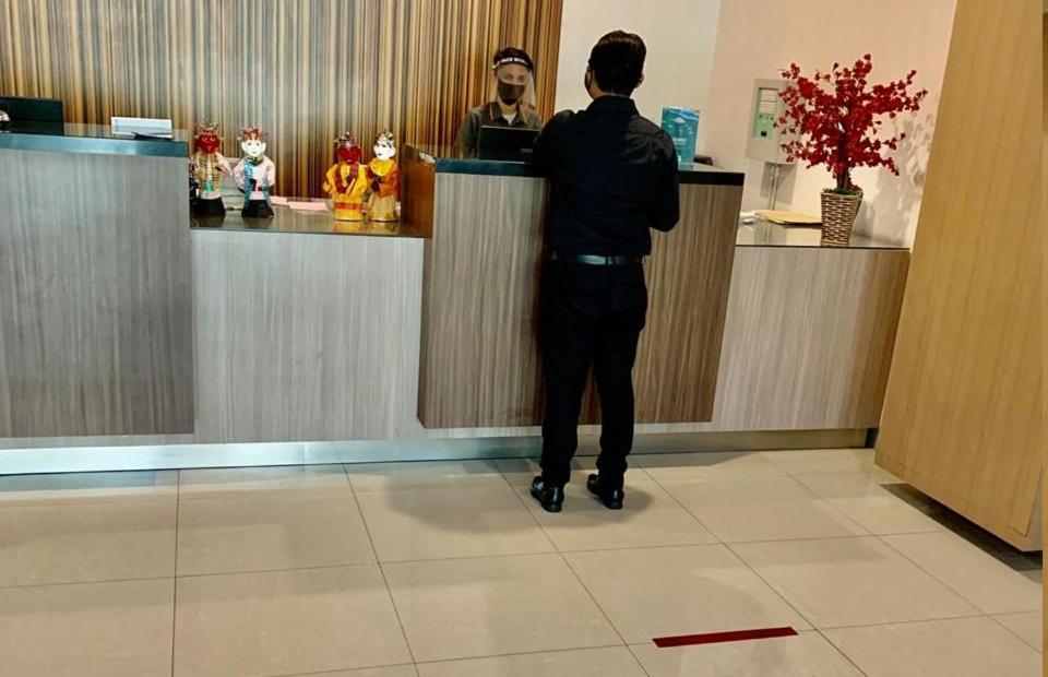 Hotel 88 Grogol Jakarta By Wh Экстерьер фото