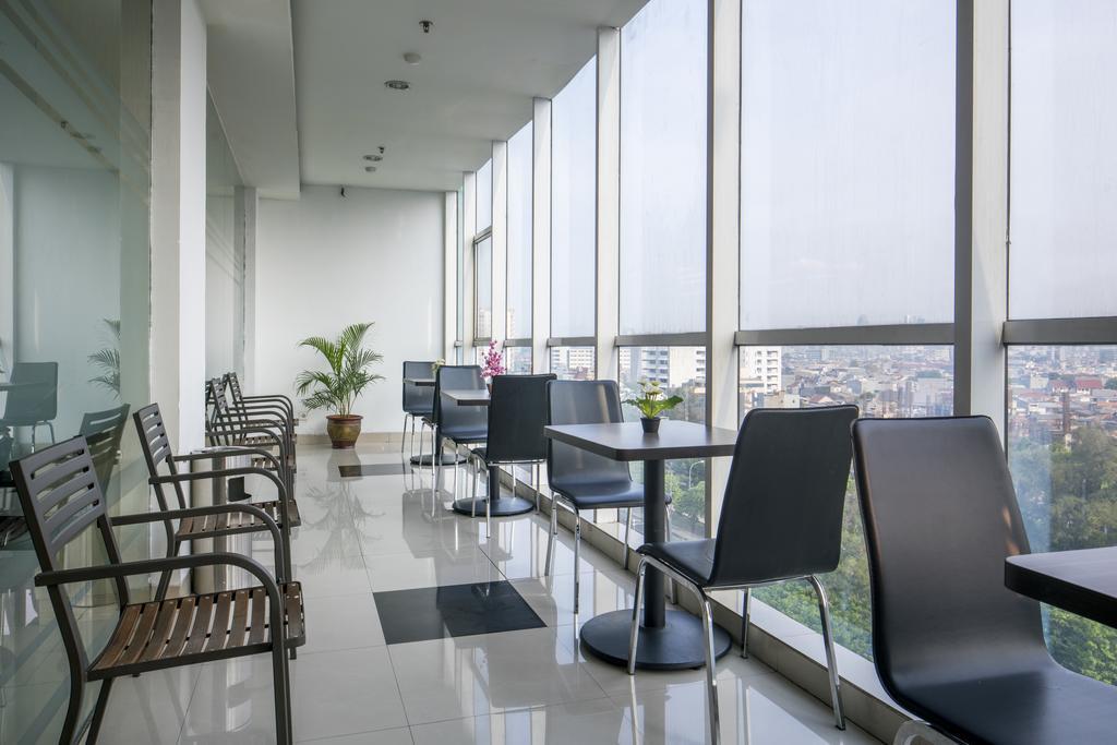 Hotel 88 Grogol Jakarta By Wh Экстерьер фото