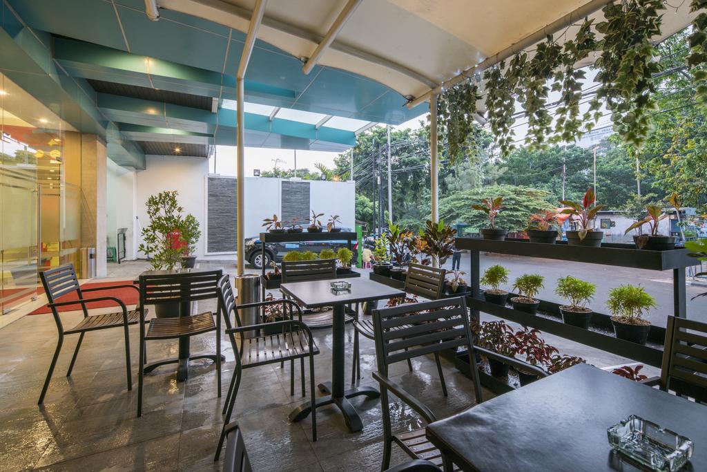 Hotel 88 Grogol Jakarta By Wh Экстерьер фото