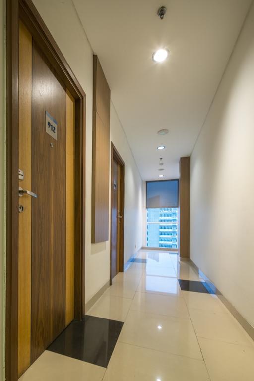 Hotel 88 Grogol Jakarta By Wh Экстерьер фото