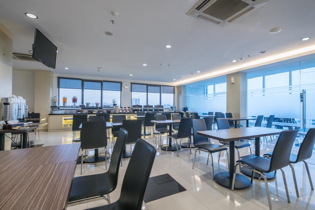 Hotel 88 Grogol Jakarta By Wh Экстерьер фото