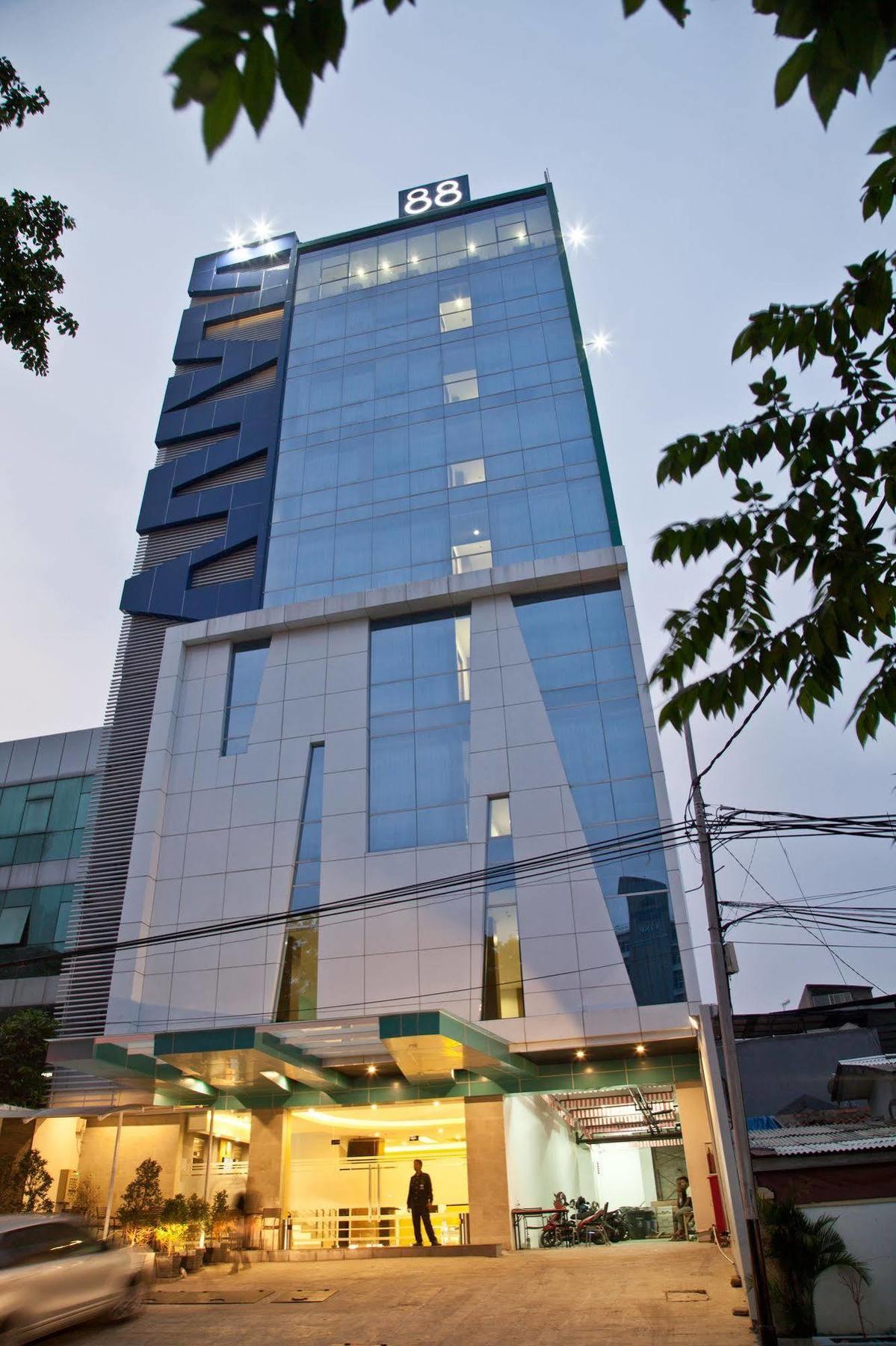 Hotel 88 Grogol Jakarta By Wh Экстерьер фото