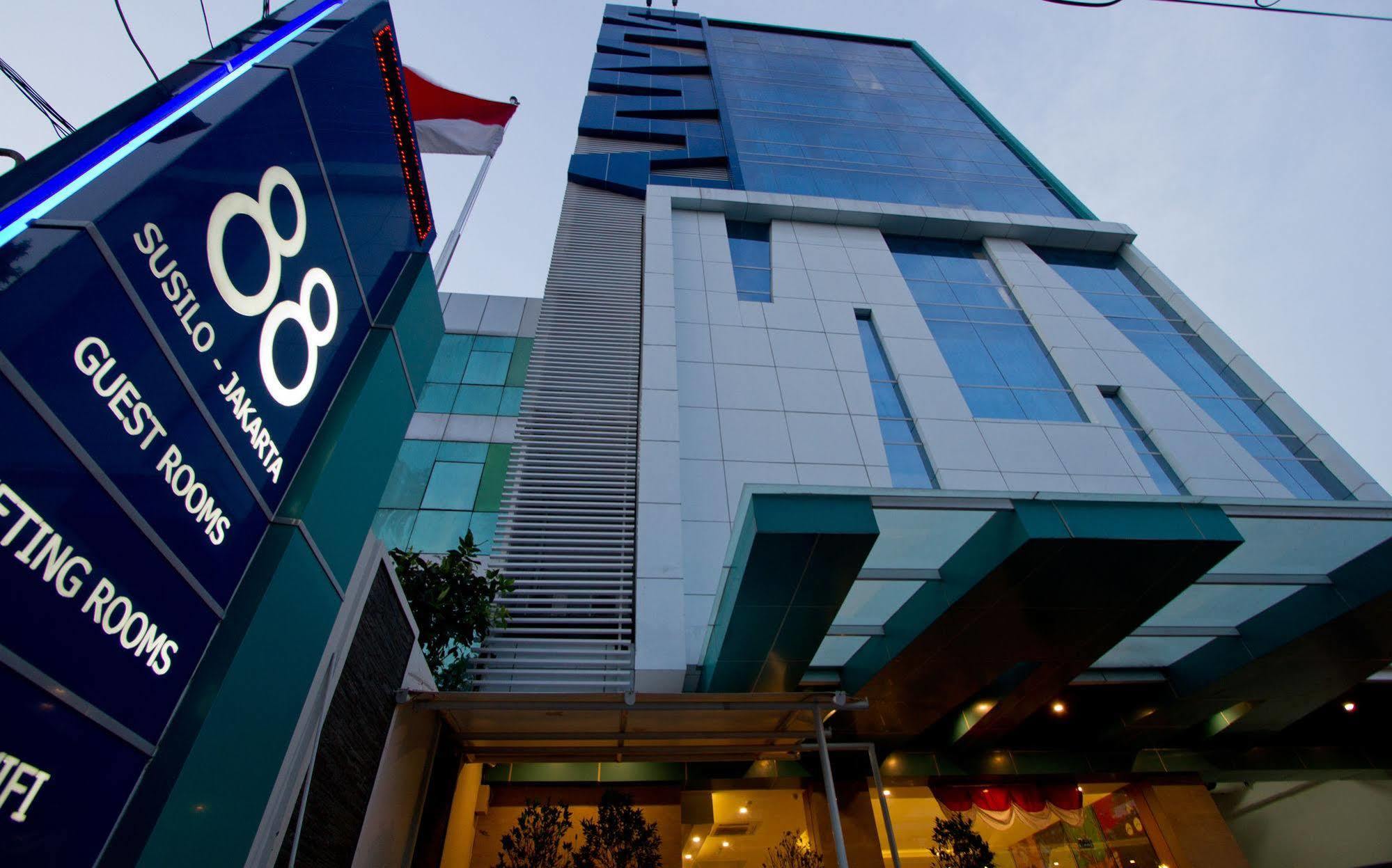 Hotel 88 Grogol Jakarta By Wh Экстерьер фото