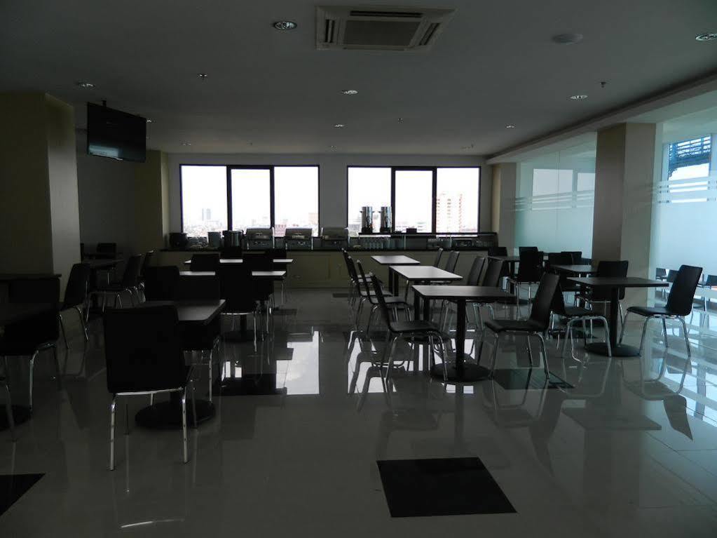 Hotel 88 Grogol Jakarta By Wh Экстерьер фото
